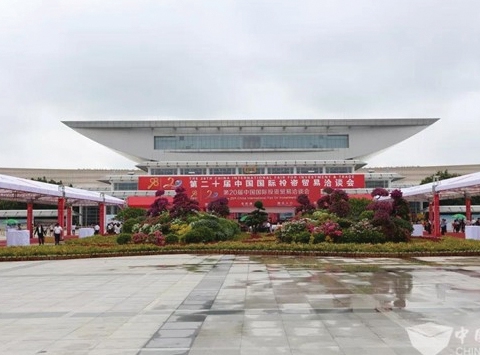 金龙阿波龙高光绽放中国国际投资贸易洽谈会